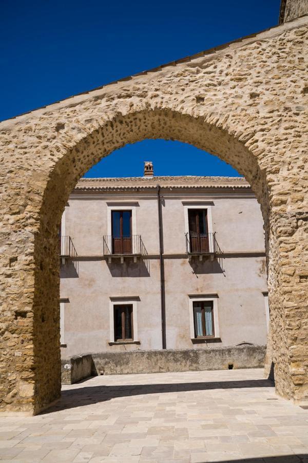 Palazzo Laureano - Dimora Storica Hotel Tricarico Exterior foto
